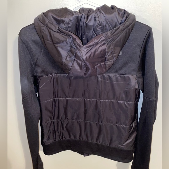 Women’s North Face Light Jacket - Picture 2 of 5
